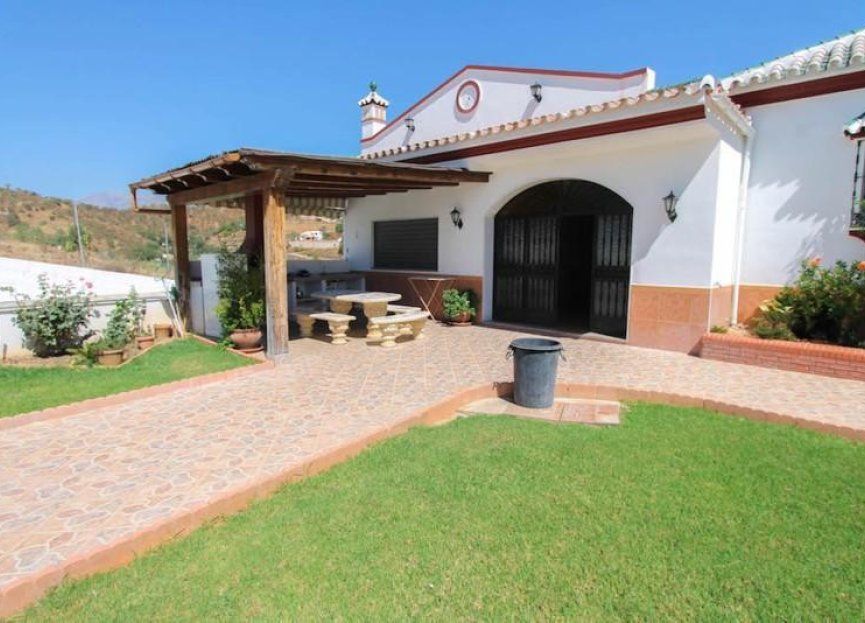 Resale - House - Guaro