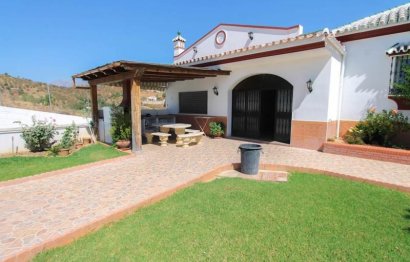 Resale - House - Guaro