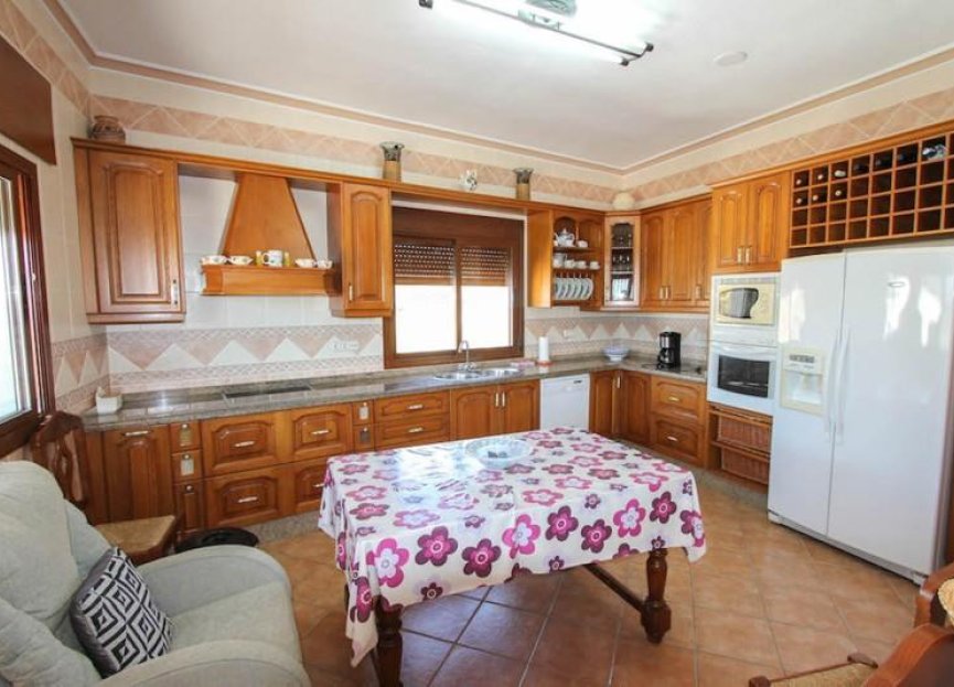 Resale - House - Guaro