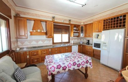 Resale - House - Guaro