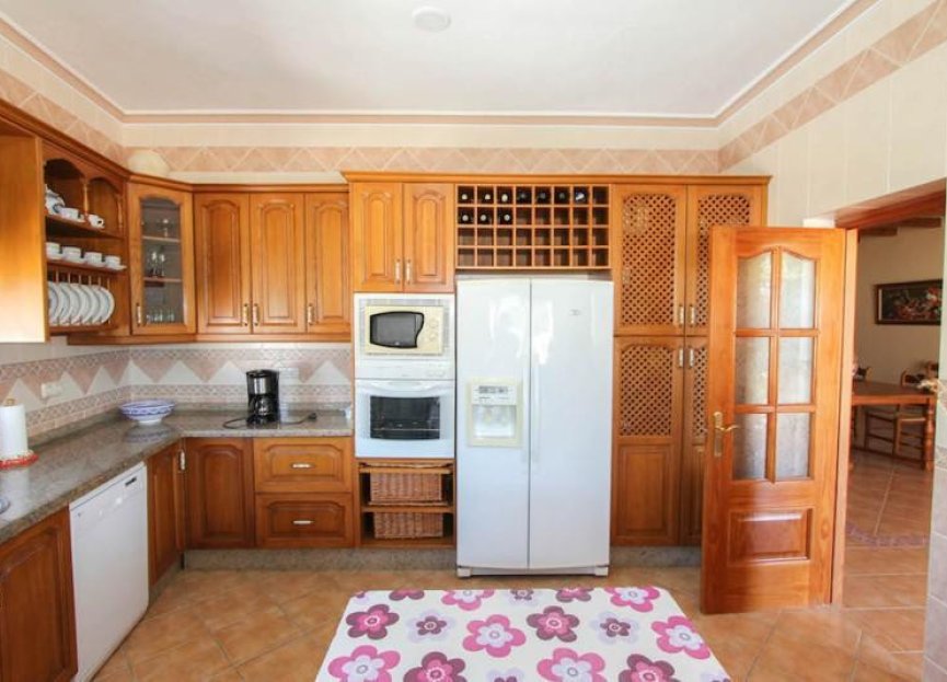 Resale - House - Guaro