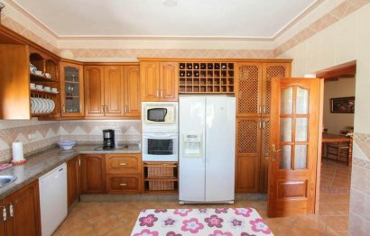 Resale - House - Guaro