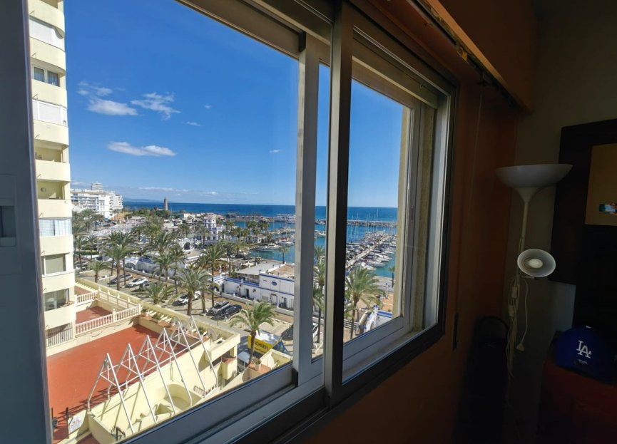 Resale - Apartment - Middle Floor Apartment - Estepona - Estepona Centro