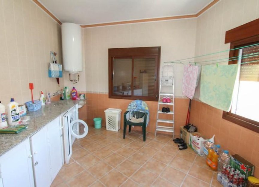 Resale - House - Guaro