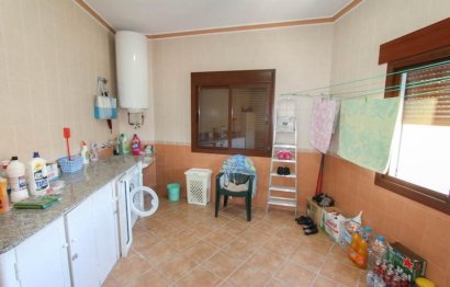 Resale - House - Guaro