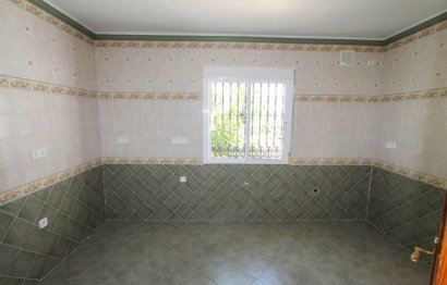 Resale - House - Guaro