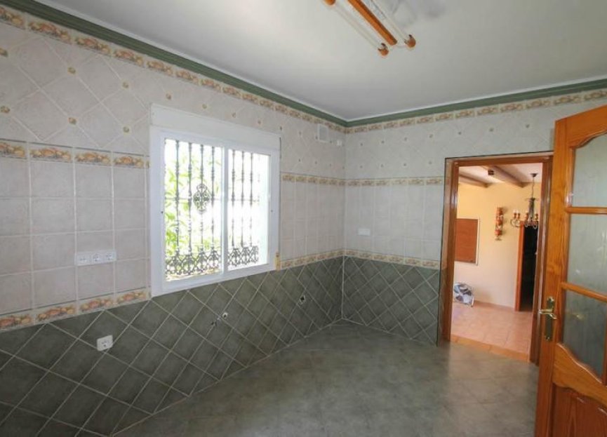 Resale - House - Guaro