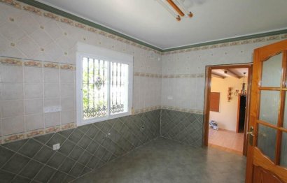 Resale - House - Guaro