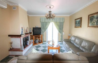 Resale - House - Guaro