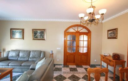 Resale - House - Guaro