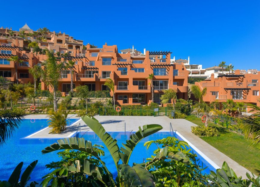 Resale - Apartment - Ground Floor Apartment - Marbella - Nueva Andalucia