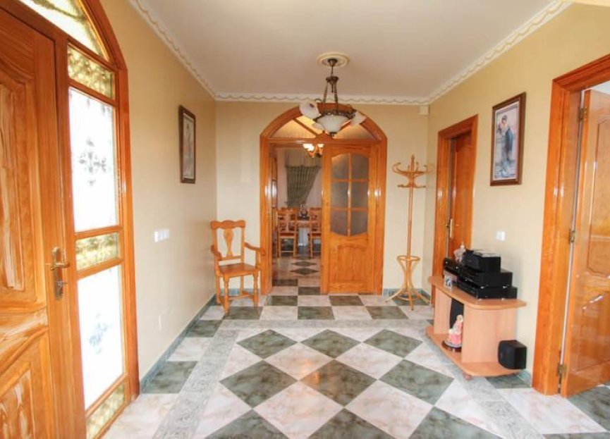 Resale - House - Guaro