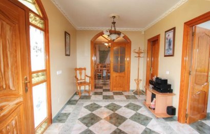 Resale - House - Guaro