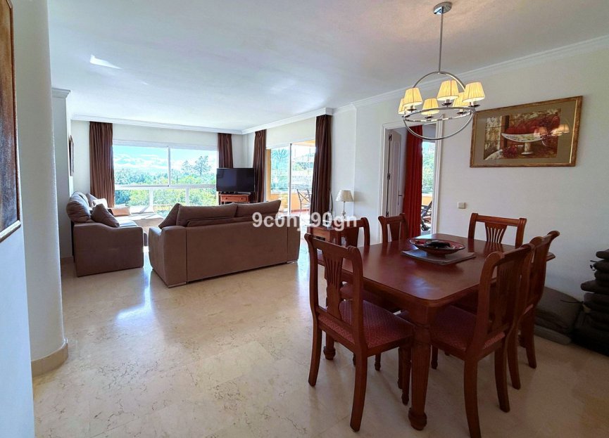 Resale - Apartment - Middle Floor Apartment - Marbella - Elviria