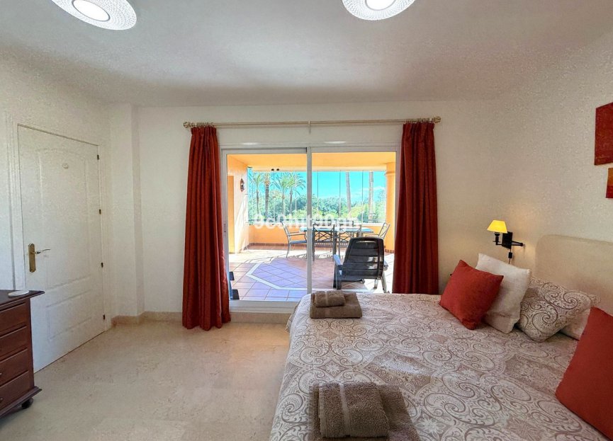 Resale - Apartment - Middle Floor Apartment - Marbella - Elviria