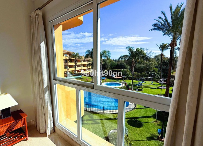 Resale - Apartment - Middle Floor Apartment - Marbella - Elviria