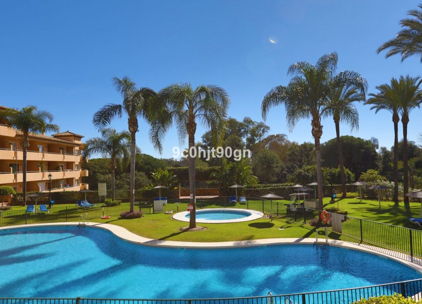 Resale - Apartment - Middle Floor Apartment - Marbella - Elviria