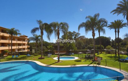 Resale - Apartment - Middle Floor Apartment - Marbella - Elviria