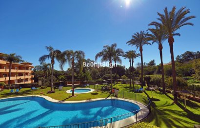 Resale - Apartment - Middle Floor Apartment - Marbella - Elviria