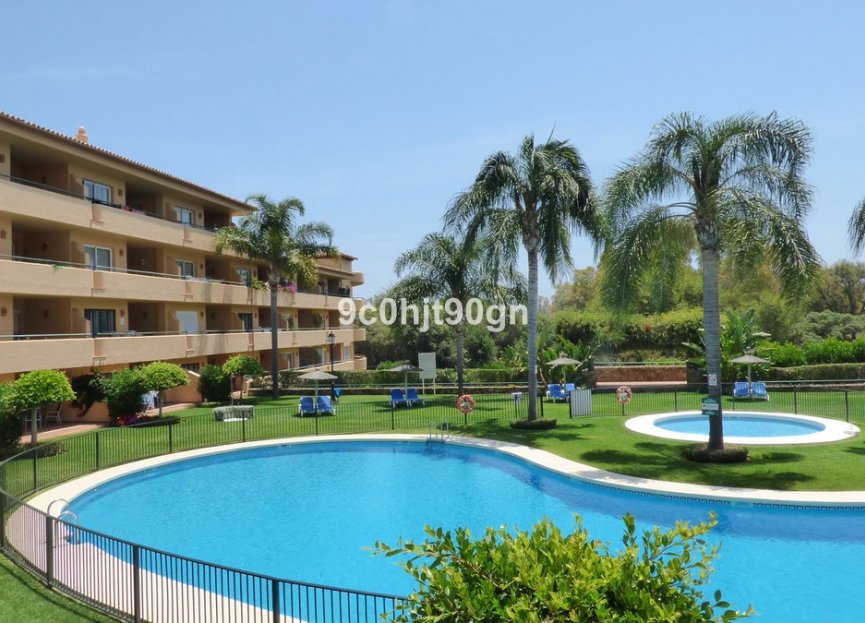 Resale - Apartment - Middle Floor Apartment - Marbella - Elviria