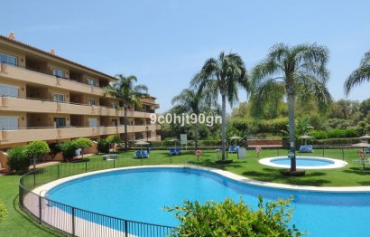 Resale - Apartment - Middle Floor Apartment - Marbella - Elviria