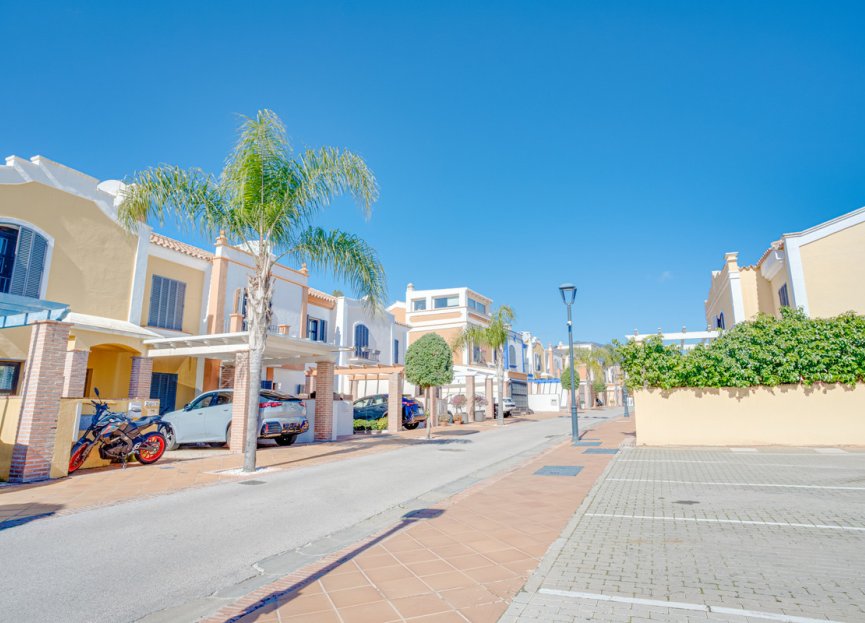 Resale - House - Townhouse - Marbella - Guadalmina Alta