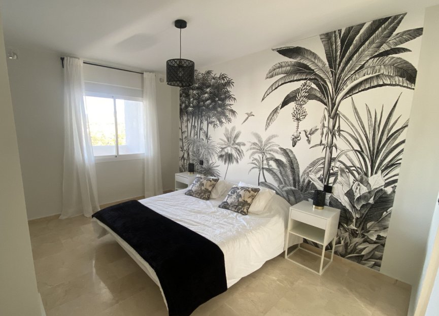 Resale - Apartment - Middle Floor Apartment - Marbella - Nueva Andalucia