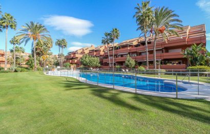 Resale - Apartment - Middle Floor Apartment - Marbella - Puerto Banús