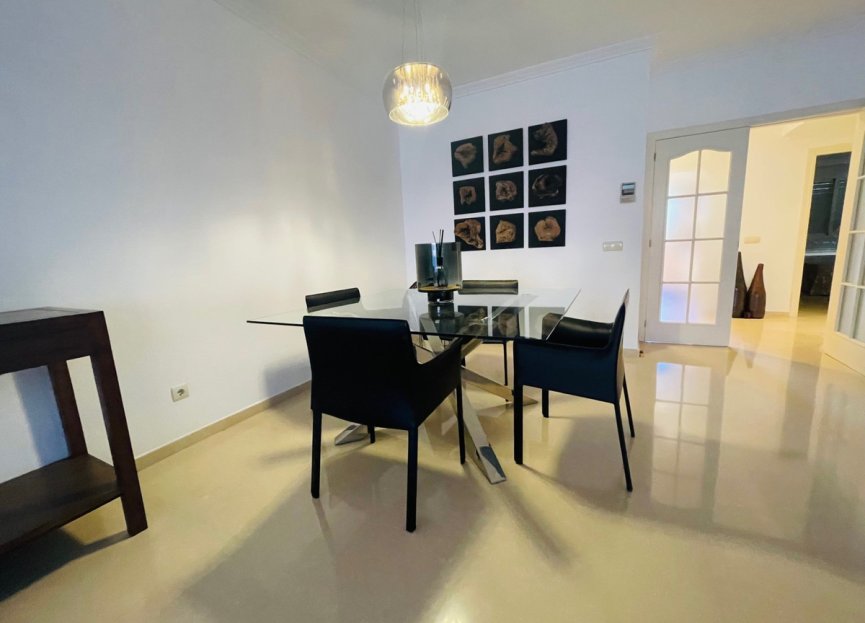 Resale - Apartment - Middle Floor Apartment - Marbella - Puerto Banús