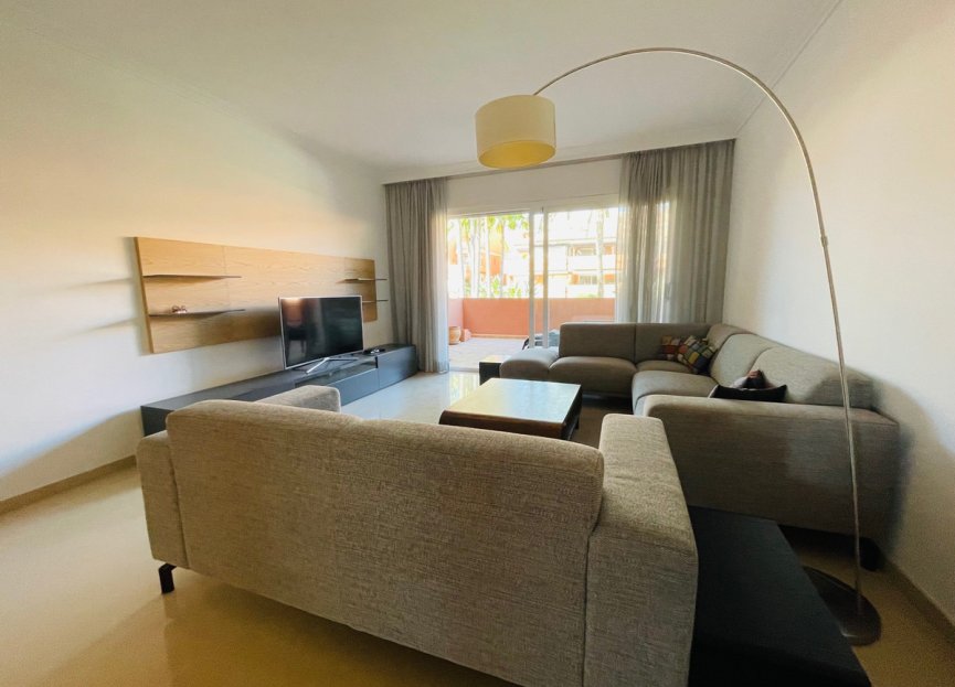 Resale - Apartment - Middle Floor Apartment - Marbella - Puerto Banús