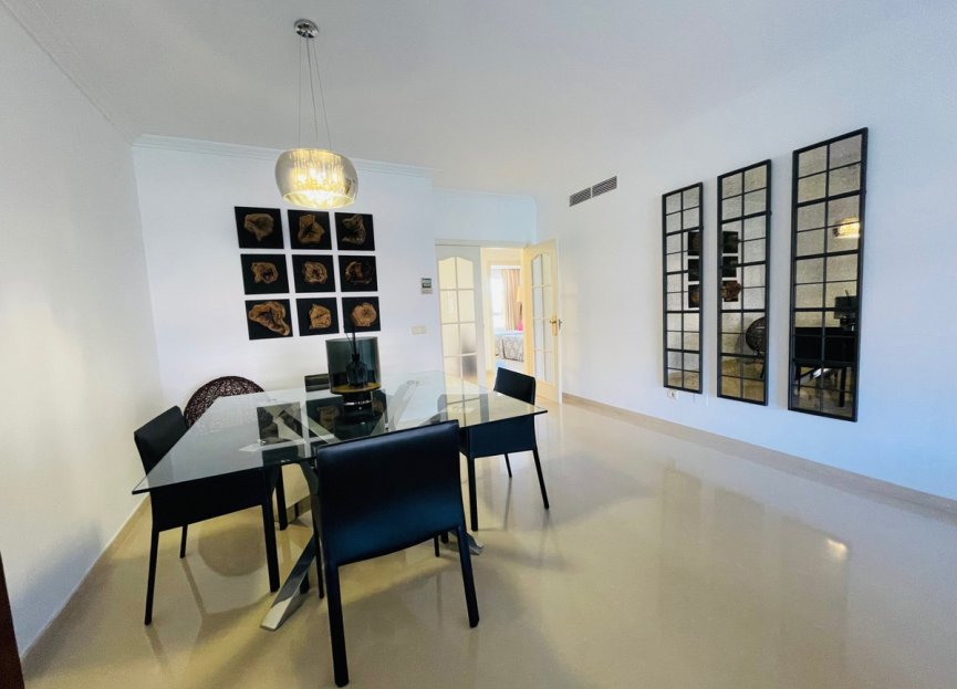 Resale - Apartment - Middle Floor Apartment - Marbella - Puerto Banús