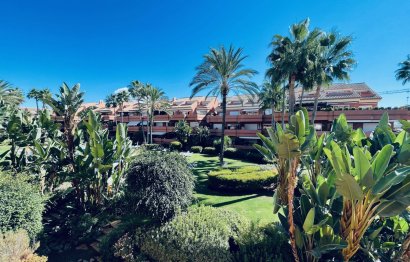 Resale - Apartment - Middle Floor Apartment - Marbella - Puerto Banús