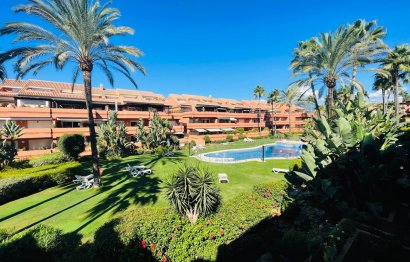 Resale - Apartment - Middle Floor Apartment - Marbella - Puerto Banús