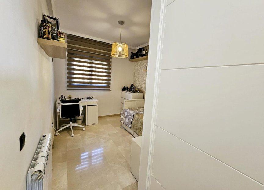 Resale - Apartment - Middle Floor Apartment - Benalmádena - Benalmadena Costa