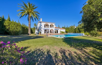 Resale - House - Detached Villa - Estepona - Atalaya