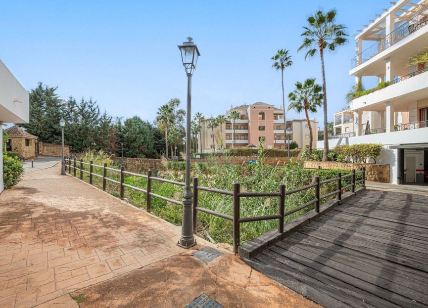 Resale - Apartment - Ground Floor Apartment - Marbella - Nueva Andalucia