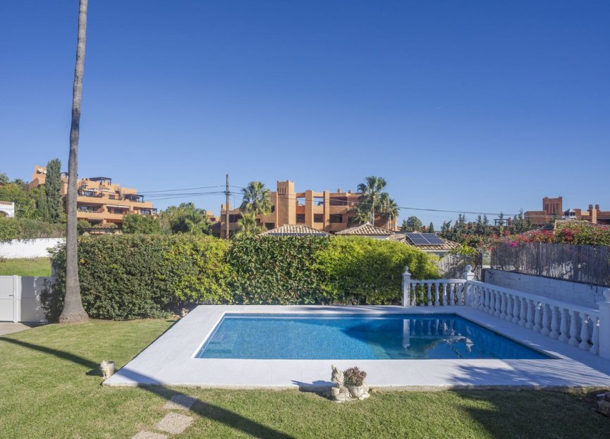 Reventa - House - Detached Villa - Estepona - Estepona Centro