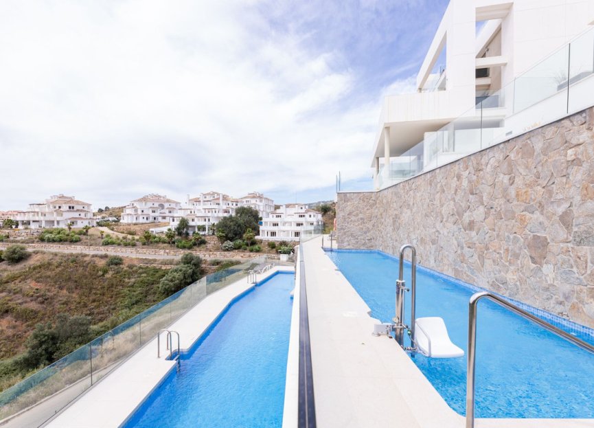 Resale - Apartment - Top Floor Apartment - Marbella - Nueva Andalucia