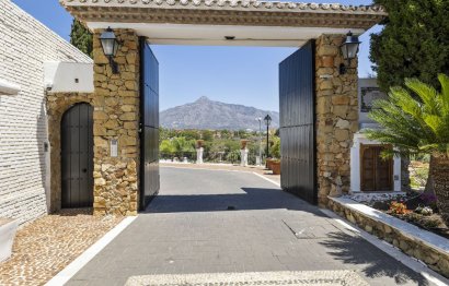 Resale - House - Townhouse - Marbella - Nueva Andalucia