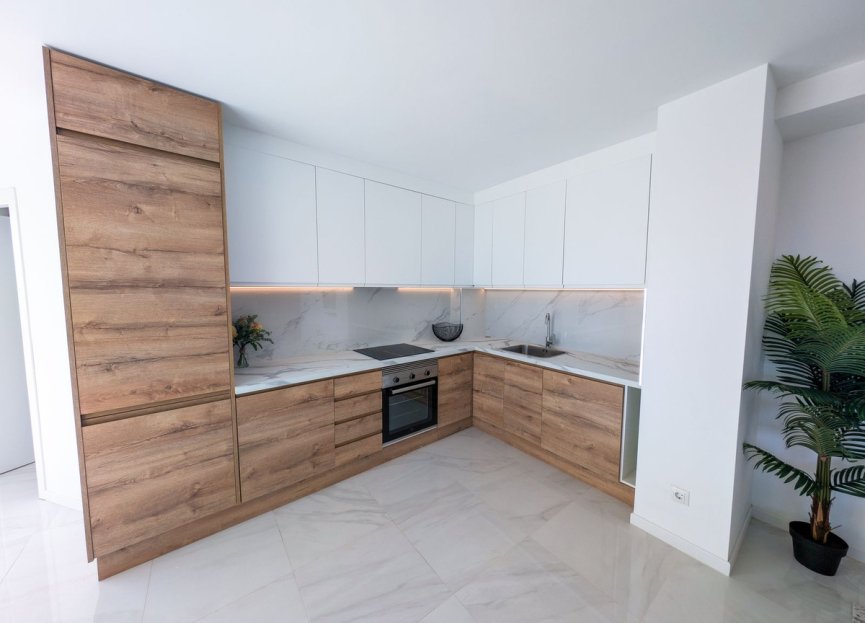 Resale - Apartment - Middle Floor Apartment - Estepona - Atalaya