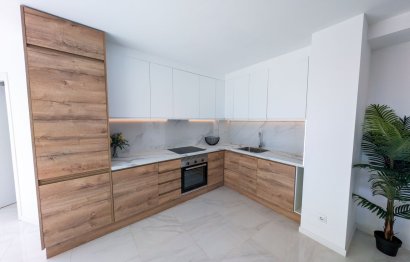 Resale - Apartment - Middle Floor Apartment - Estepona - Atalaya