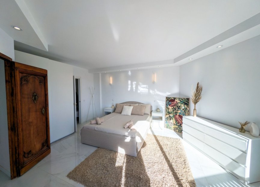 Resale - Apartment - Middle Floor Apartment - Estepona - Atalaya