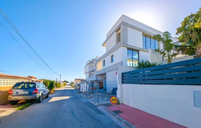 Resale - House - Detached Villa - Marbella - Nueva Andalucia