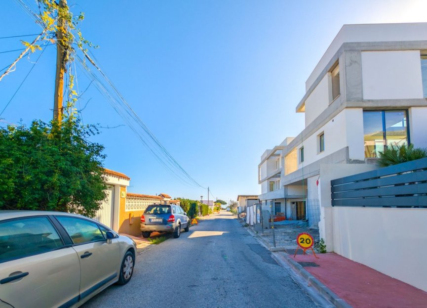 Resale - House - Detached Villa - Marbella - Nueva Andalucia