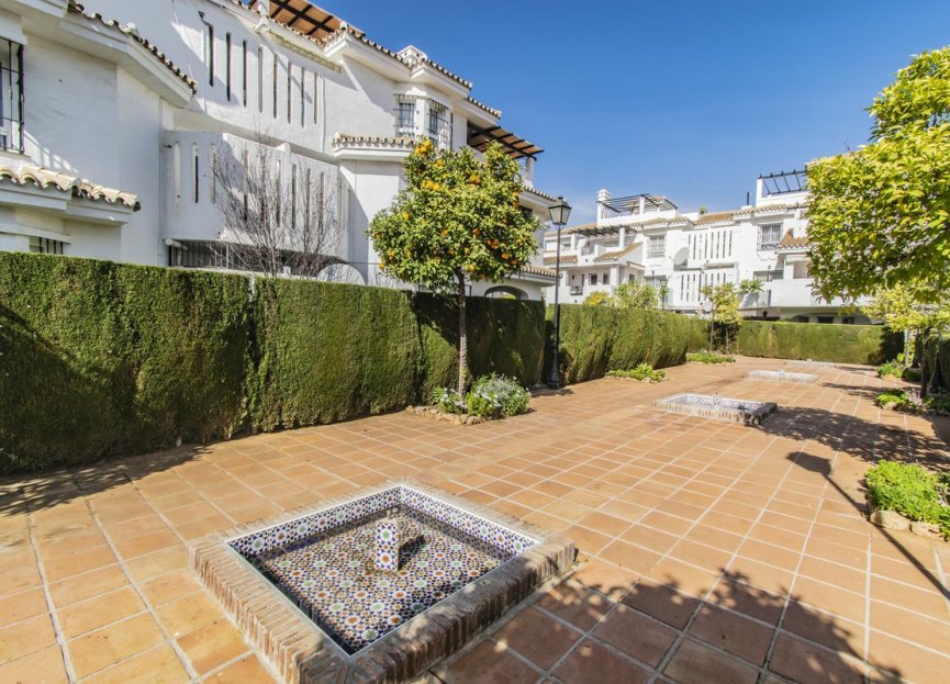 Resale - Apartment - Ground Floor Apartment - Marbella - Nueva Andalucia