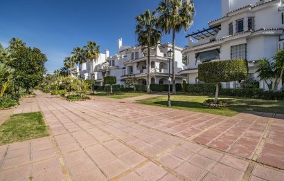 Resale - Apartment - Ground Floor Apartment - Marbella - Nueva Andalucia