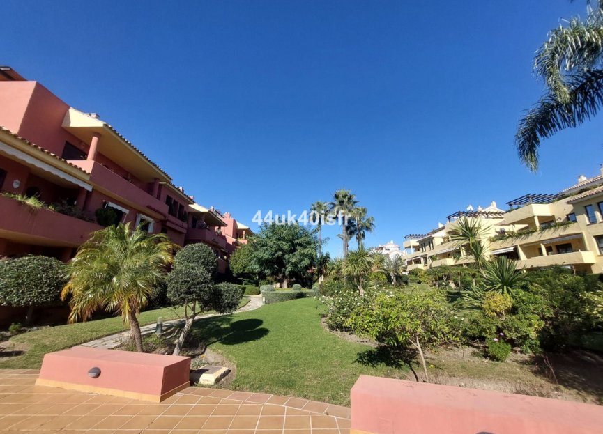 Resale - Apartment - Middle Floor Apartment - Estepona - Costalita