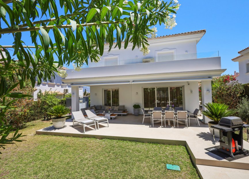 Resale - House - Detached Villa - Estepona - Estepona Centro