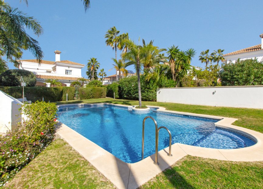 Resale - House - Detached Villa - Estepona - Estepona Centro