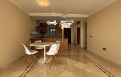 Resale - Apartment - Middle Floor Apartment - Marbella - Nueva Andalucia